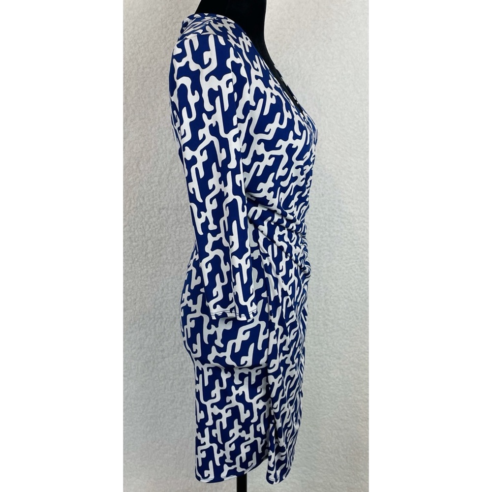 LAUNDRY • Blue and White Geometric Wrap V-Neck Mini Dress, 4P - Picture 5 of 14